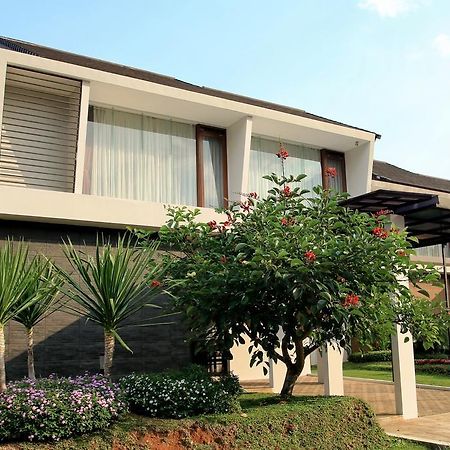 Villa Tirta Syariah Bandung Exterior photo